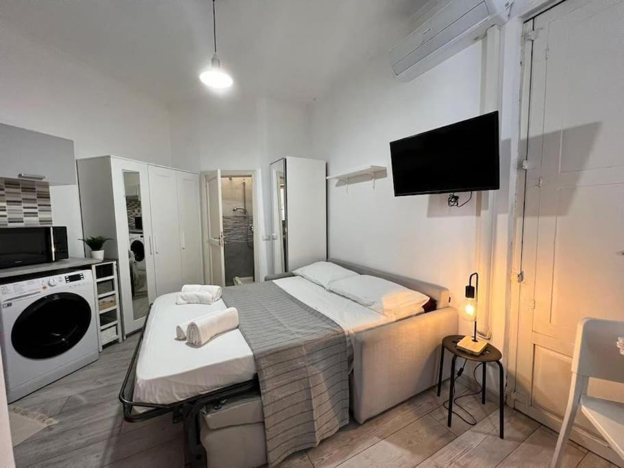 Al Palazzetto Aeroporto di Catania Fontana Rossa